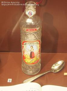 Botella-de-anis-y-cuchara-53612.jpg