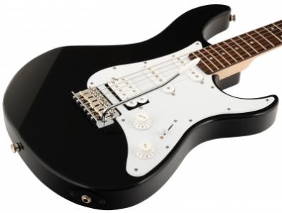 Guitarra-eléctrica-Yamaha-Pacifica-012-Negra-2.jpg