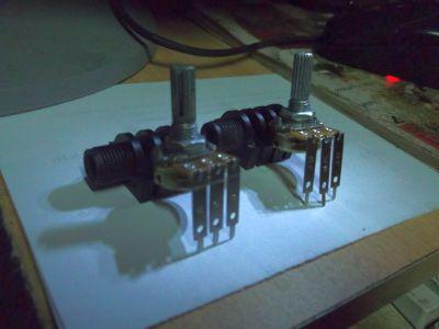 dos potes patas lagas de frente 3-medium size.jpg