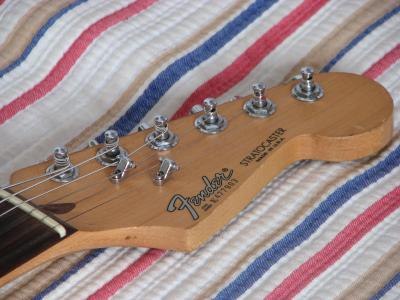 Fender Stratocaster (3).JPG