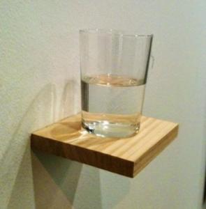 Vaso de agua medio lleno --- 20k.jpg