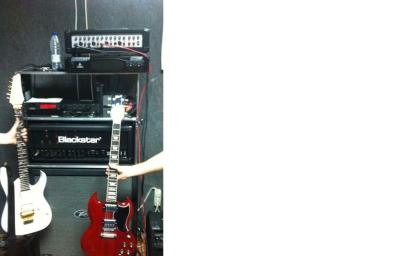 rack 1 con dos guitarras.png