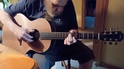 JUAN TOCANDO CON CEJILLA.jpg