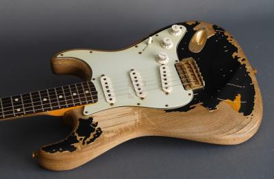 fenderstratocasterjohn-mayer-black-one-masterbuilt-john-cruz2010-ec73a716f1ad3f6b9a6eadd7f3427fca584af544-1920x1080.jpg