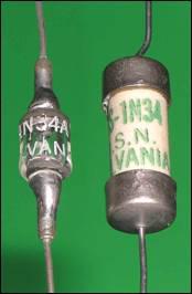 Antíguos diodos 1N34A ampolla y cerámica.jpg