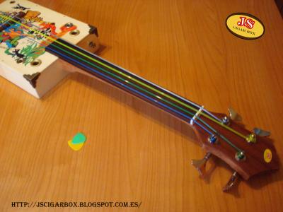 bajo ukelele 5.jpg