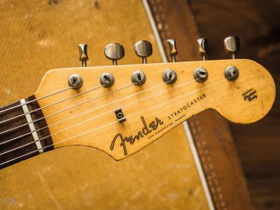 oral-hist-of-strat-headstock@1400x1050-1068x801.jpg