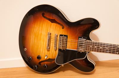 gibson-es-335-dot-figured-gloss-triburst-489276.jpg