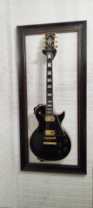GIBSON BLACK BEAUTY.jpg