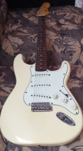 Screenshot 2021-10-24 at 12-16-49 Squier Stratocaster Fretless - $ 2,900.png