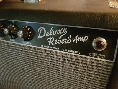 FENDER DELUXE REVERB AMP_22W_20210620_112123.jpg