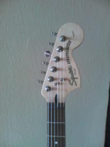 guitarra-squier-standard-stratocaster-alta-gama-mejorada-11112-MLU20039830930_012014-F.jpg