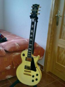 Gibson LP Custpm 83.jpg