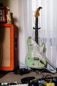 GUITAR GREEN.jpeg