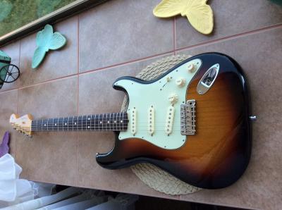 fender-stratocaster-classic-60-lacquer-sunburst-conversable-451901-MLC20428239967_092015-F.jpg