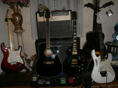 mi guitarras.jpg