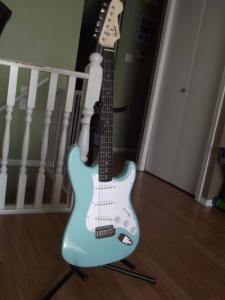 squier-bullet-by-fender-stratocaster-impecable-daphne-blue-264101-MLA20269184803_032015-F.jpg