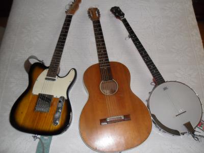 Tele, Parlor y Banjo.JPG