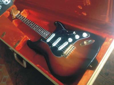FENDER STRATO SRV 02.jpg