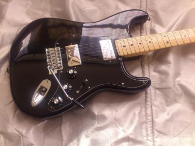 Fender Stratocaster Blacktop 2.jpg
