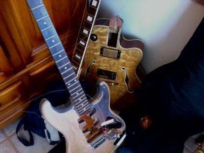 Guitarras rotas.jpg