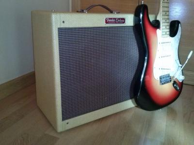 Tweed Deluxe y stratocaster.jpg