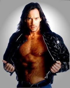 Kevin-Sorbo-370x463-26kb-media-1210-media-82237-1056738301.jpg