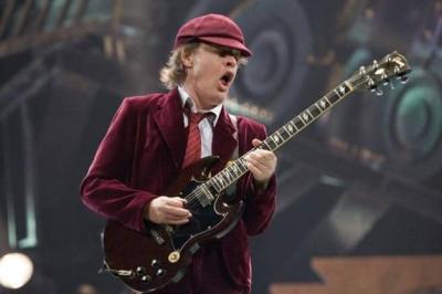 angus-young-1.jpg