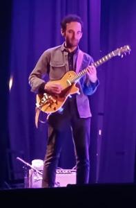 JULIAN LAGE 2021_red.jpg