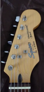 Screenshot 2021-10-24 at 12-15-44 Squier Stratocaster Fretless - $ 2,900.png