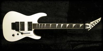 jackson-usa-custom-shop-sl2ht-snow-white-xlg.jpg