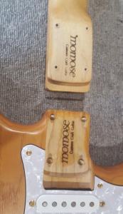 BLADE_ HECHO POR MOMOSE_SELLO EN CUERPO Y NECK.jpg