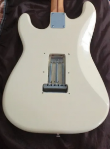 Screenshot 2021-10-24 at 12-19-33 Squier Stratocaster Fretless - $ 2,900.png