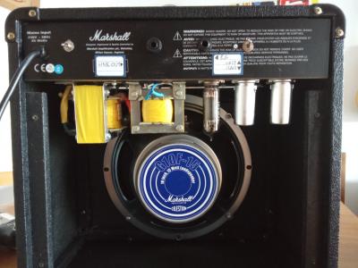 JCM-806-AmplificadorTraseraDestapada001.jpg