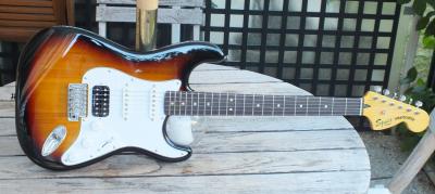 squier-vintage-modified-stratocaster-hss-black-443568.jpg