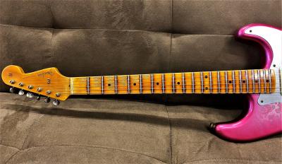 Fender-Strat-El-Diablo-Pink-Paisley-Custom-Shop-10.jpg