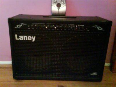 1269816471_84180317_1-vendo-amplificador-LANEY-mod-LX-120-TWIN-y-pedalera-electro-acustica-mod504II-ACUSTIC-VILLA-MANKEMALEN.jpg