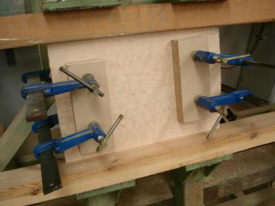 08_Encolado de las tapas de Arce.jpg