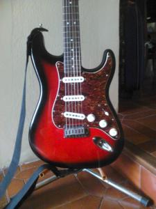 guitarra-squier-standard-stratocaster-alta-gama-mejorada-11111-MLU20039830908_012014-F.jpg