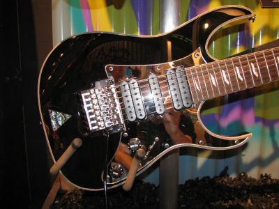 ibanez UV777BK..JPG