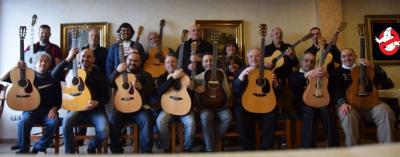 FOTO FAMILIA CON FANTASMA_ed_red.jpg