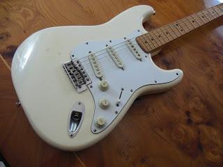guitarra-fender-stratocaster-mim-alphine-white-94_MLM-O-3741207000_012013.jpg