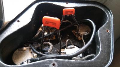 Epiphone negra - SD Invader.jpeg