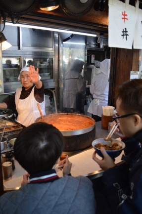 Mercado Tsukiji - La hora del almuerzo