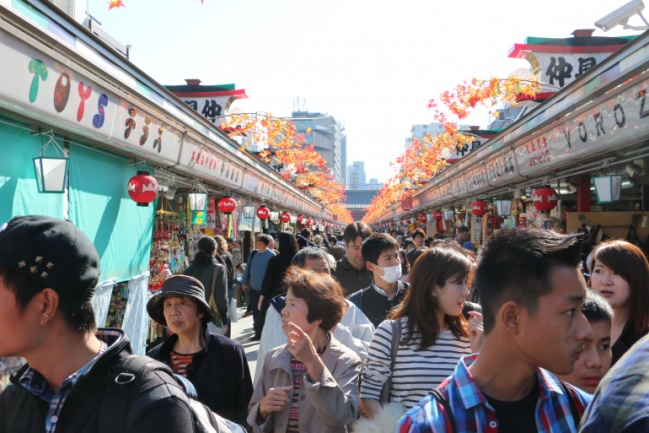 De compras por Nakamise