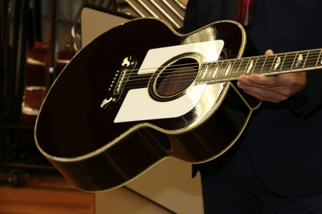 Yamaha CJ32 Jumbo Custom de Jimmy Page