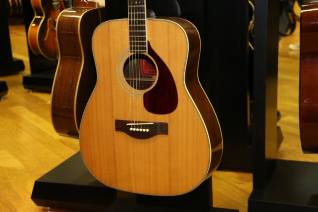 Museo - Yamaha FG350