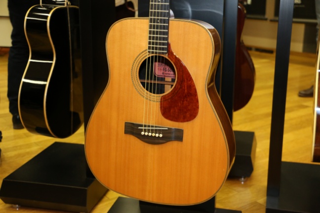 Museo - Yamaha FG500