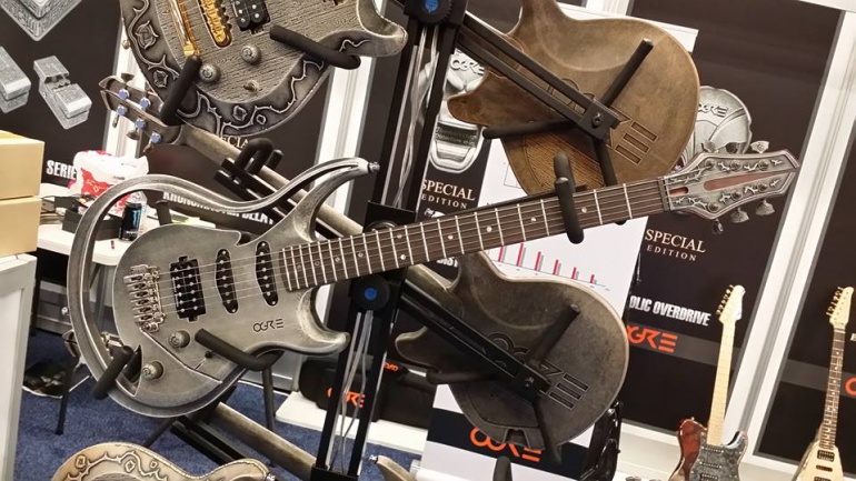 Ogre, guitarras de Magnesio