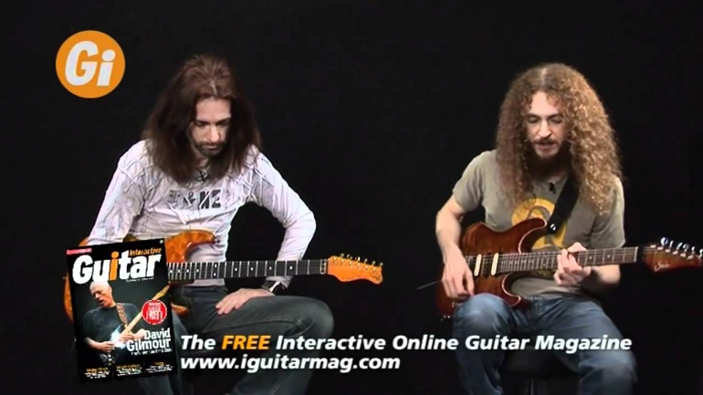 Casswell junto a Guthrie Govan